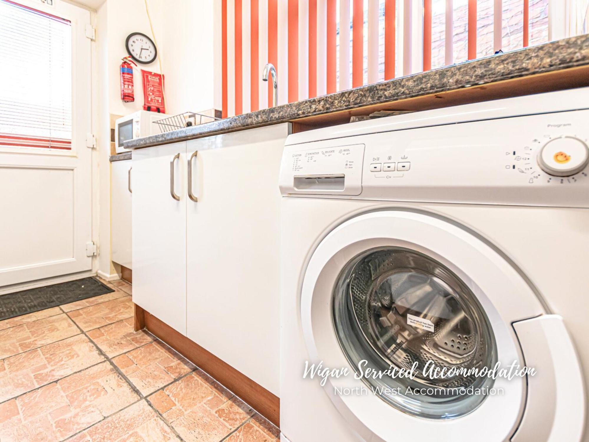 Wigan Serviced Accommodation Buitenkant foto