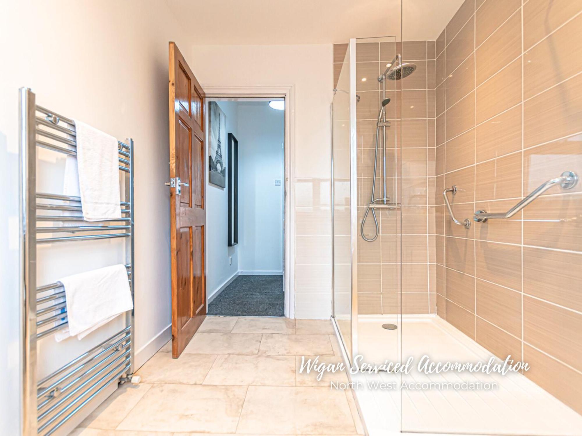 Wigan Serviced Accommodation Buitenkant foto