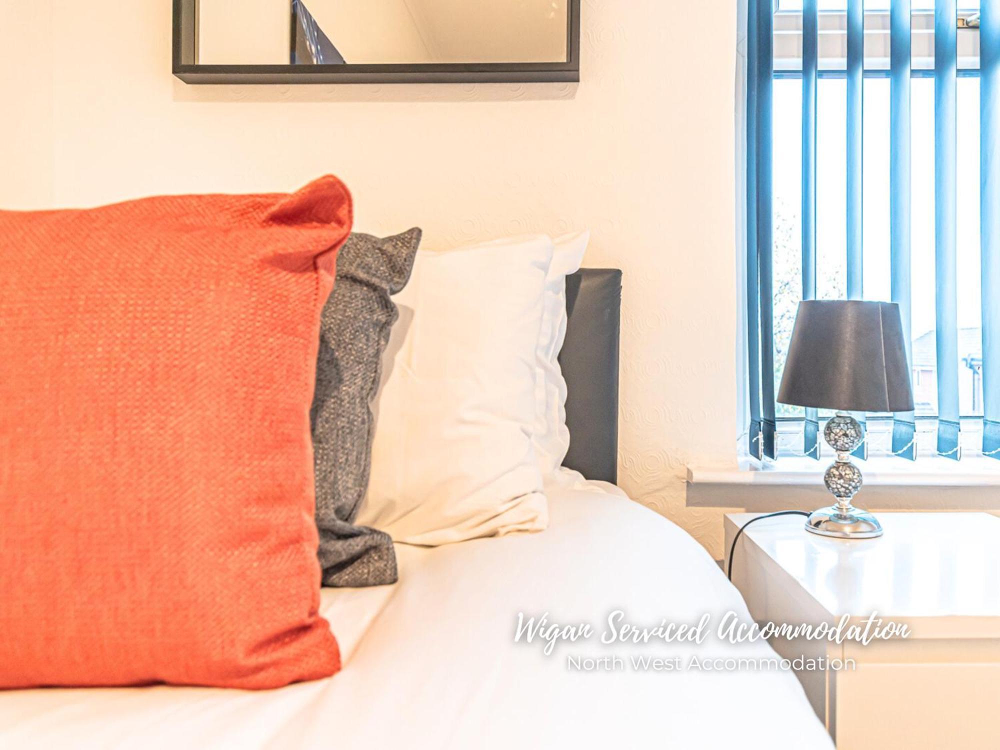 Wigan Serviced Accommodation Buitenkant foto