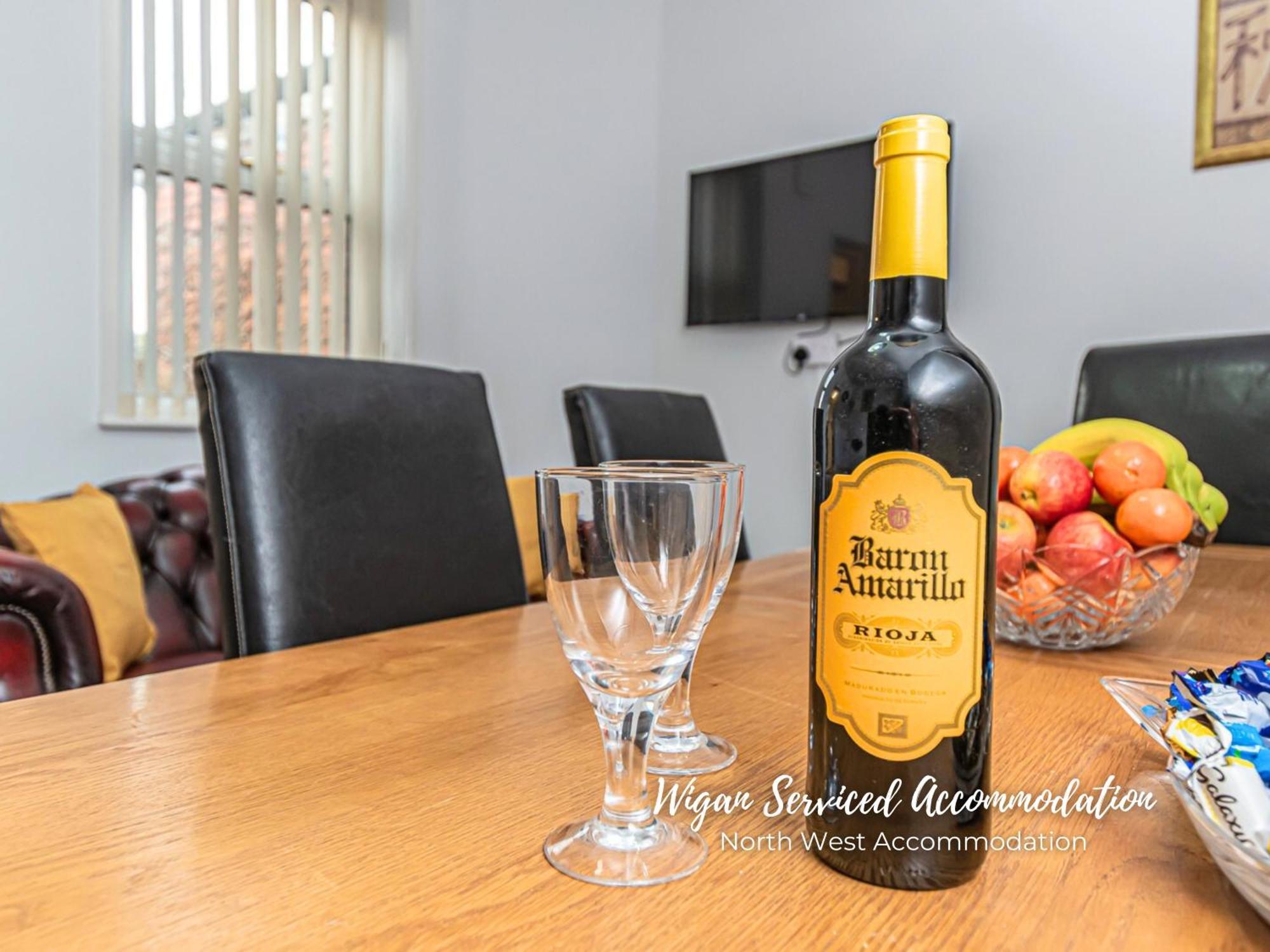 Wigan Serviced Accommodation Buitenkant foto