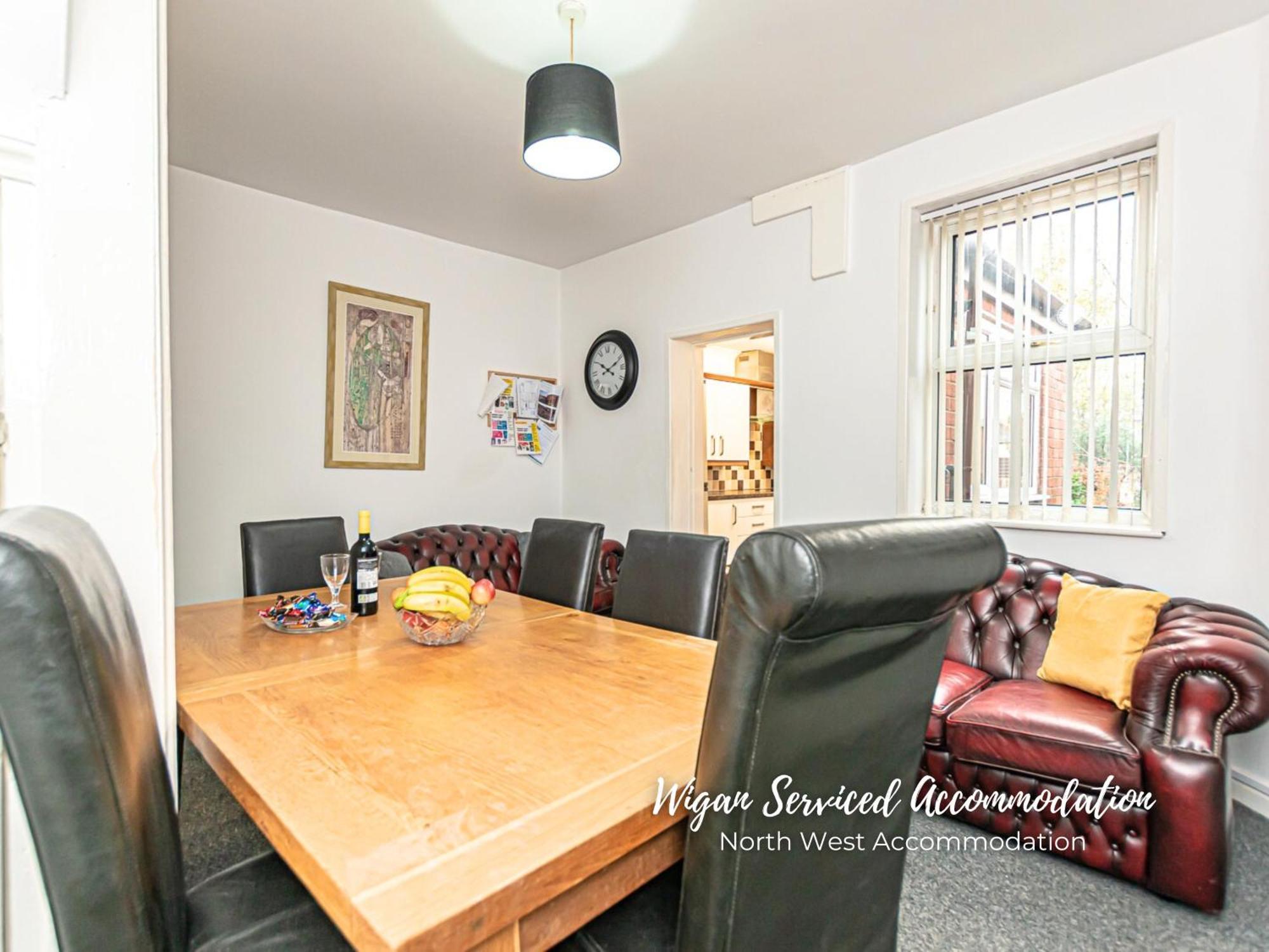 Wigan Serviced Accommodation Buitenkant foto